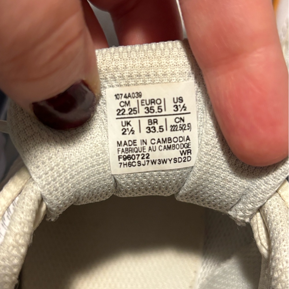 ASICS Upcourt White and Silver Athletic Sneakers Women’s Size 3.5 - Picture 7 of 7